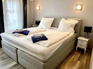 Ein Bett oder Betten in einem Zimmer der Unterkunft The Burgklause Boutique Hotel
