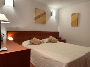Postel nebo postele na pokoji v ubytování Apartamento en Torre Valentina, la mejor playa a dos minutos en San Antonio de Calonge