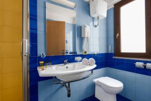 Łazienka w obiekcie Hotel Leone