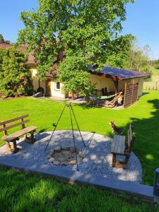 Ogród w obiekcie Apartament w lesie