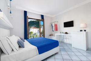 Telewizja i/lub zestaw kina domowego w obiekcie Hotel Leone