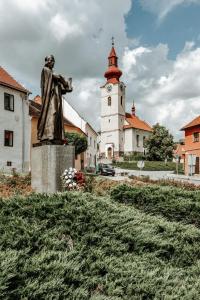Taman di luar Na Knížecí Husinec