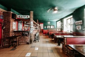 Restoran atau tempat lain untuk makan di Na Knížecí Husinec