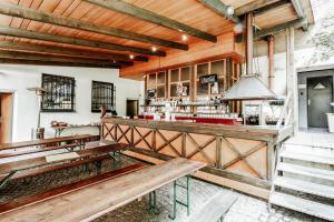 Restoran atau tempat lain untuk makan di Na Knížecí Husinec