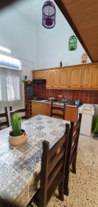 Kuchyň nebo kuchyňský kout v ubytování Casa Rural EL PUENTE