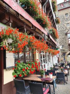 Ein Restaurant oder anderes Speiselokal in der Unterkunft The Burgklause Boutique Hotel 