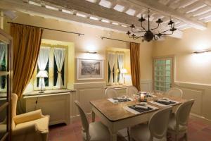 a dining room with a table and chairs at Locanda I Girasoli in Misano Adriatico