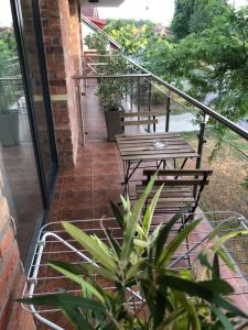 En balkon eller terrasse på Castellum Apartmanház