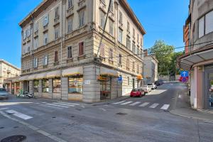 Kejiranan di persekitaran atau kejiranan dekat dengan apartmen