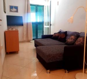 Televízia a/alebo spoločenská miestnosť v ubytovaní Apartment Dalma