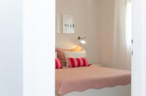 Postel nebo postele na pokoji v ubytování Two Flowers Luxury Apartment