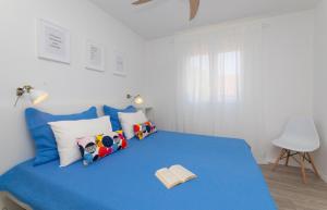 Postel nebo postele na pokoji v ubytování Two Flowers Luxury Apartment