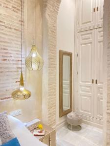 Koupelna v ubytování innCádizPalacio Conde Casa-Brunet