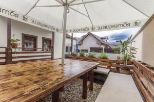 A restaurant or other place to eat at LEVIAL Rooms