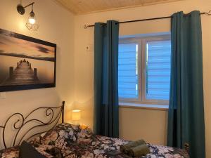 Postel nebo postele na pokoji v ubytování Depandance Villa Fiore Portorož