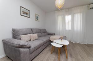Posezení v ubytování Two Flowers Luxury Apartment