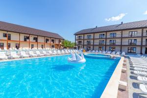 The swimming pool at or close to Nikoletta