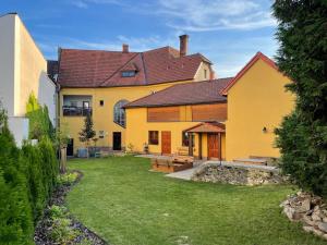 Zahrada ubytování Apartmán Kadlecova vila + 7 fotografií