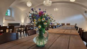 a vase of flowers sitting on top of a table at Korn-Hof in Kornatice