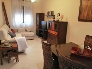 TV a/nebo společenská místnost v ubytování Bonita casa con piscina privada