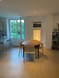 Gallery image of Vöens, St-Blaise, Logement entier - 2 chambres in Marin