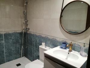 Koupelna v ubytování Bonita casa con piscina privada