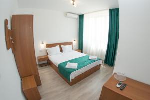Postel nebo postele na pokoji v ubytování Pensiunea Attitude