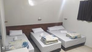 Postelja oz. postelje v sobi nastanitve Pousada Quarto com ar, wi fi,frigobar perto da basilica