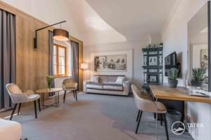 Posezení v ubytování TATRA SUITES Boutique Suites Deforte Gallery 202