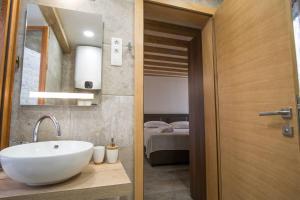 Koupelna v ubytování JR Luxury Guesthouse + 37 fotografií