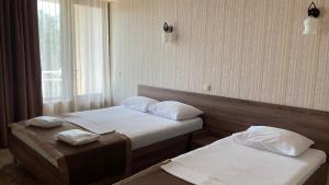 Postel nebo postele na pokoji v ubytování Samni Hotel
