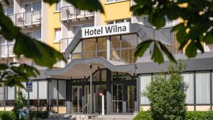 a hotel with a sign that reads hotel villa at Hotel Wilna in Erfurt