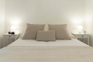 A bed or beds in a room at HelloApulia - Trulli Le Murge