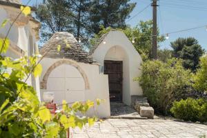 A garden outside HelloApulia - Trulli Le Murge