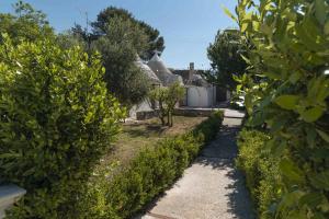 A garden outside HelloApulia - Trulli Le Murge