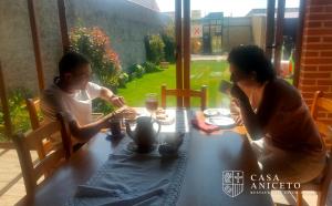 two people sitting at a table eating food at Casa Gabriela Hotel in Jiménez de Jamuz