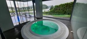 Basen w obiekcie Apartament Lazurowy 53 z tarasem i SPA lub w pobliżu