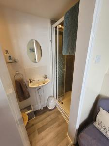 Bilik mandi di Lyndale Guest House +134 gambar