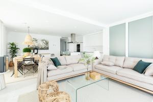 A seating area at Apartamentos Martalia Nerja