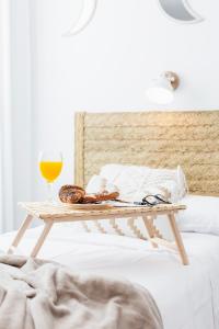 A bed or beds in a room at Apartamentos Martalia Nerja