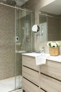 A bathroom at Apartamentos Martalia Nerja