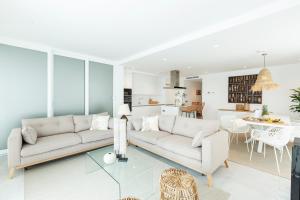 A seating area at Apartamentos Martalia Nerja