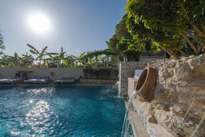 Bazén v ubytovaní Iniohos Zante Hotel & Suites alebo v jeho blízkosti