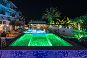 Bazén v ubytovaní Iniohos Zante Hotel & Suites alebo v jeho blízkosti