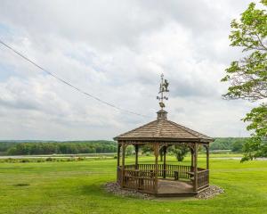 a gazebo in the middle of a field at Rodeway Inn in Mercer