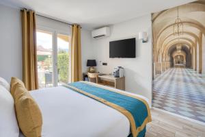 Postel nebo postele na pokoji v ubytování Best Western Le Vauban + 37 fotografií