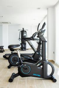 The fitness centre and/or fitness facilities at Apartamentos Martalia Nerja