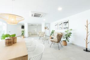 A seating area at Apartamentos Martalia Nerja