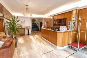 Kuchnia lub aneks kuchenny w obiekcie Hotel Mariahilf