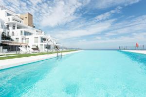 The swimming pool at or close to Apartamentos Martalia Nerja